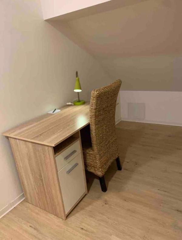Is Waiting For Apartman